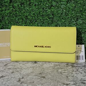 Michael Kors Jet Set Travel Large Trifold Wallet Sun Shine NWT